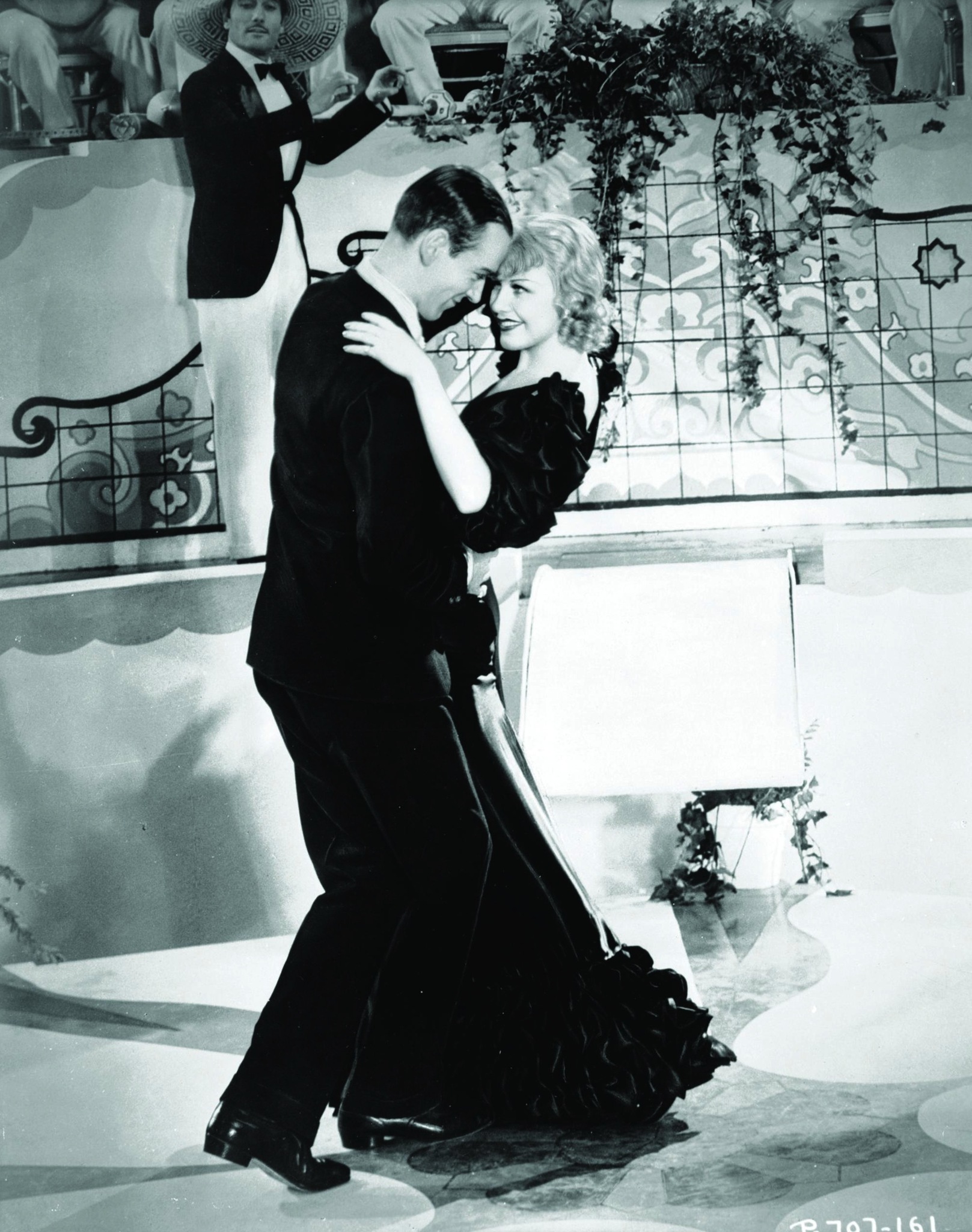 Still of Fred Astaire and Ginger Rogers in Flying Down to Rio (1933)