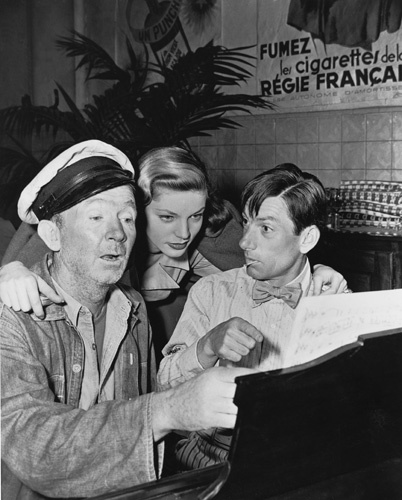Lauren Bacall with Walter Brennan and Hoagy Carmichael on the set of 