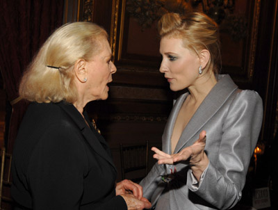 Lauren Bacall and Cate Blanchett at event of Notes on a Scandal (2006)