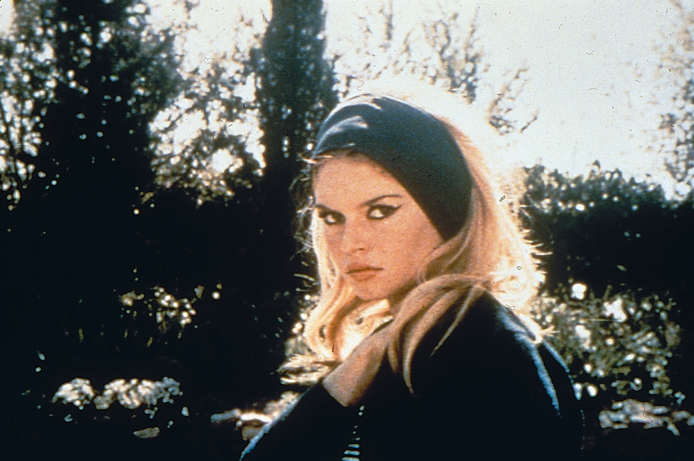 Still of Brigitte Bardot and Jean-Luc Godard in Le mépris (1963)