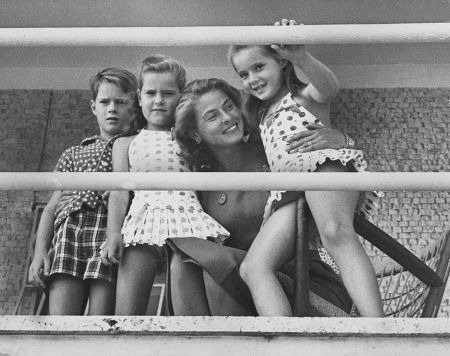 Ingrid Bergman With children Isotta, Robertino and Isabella in Italy