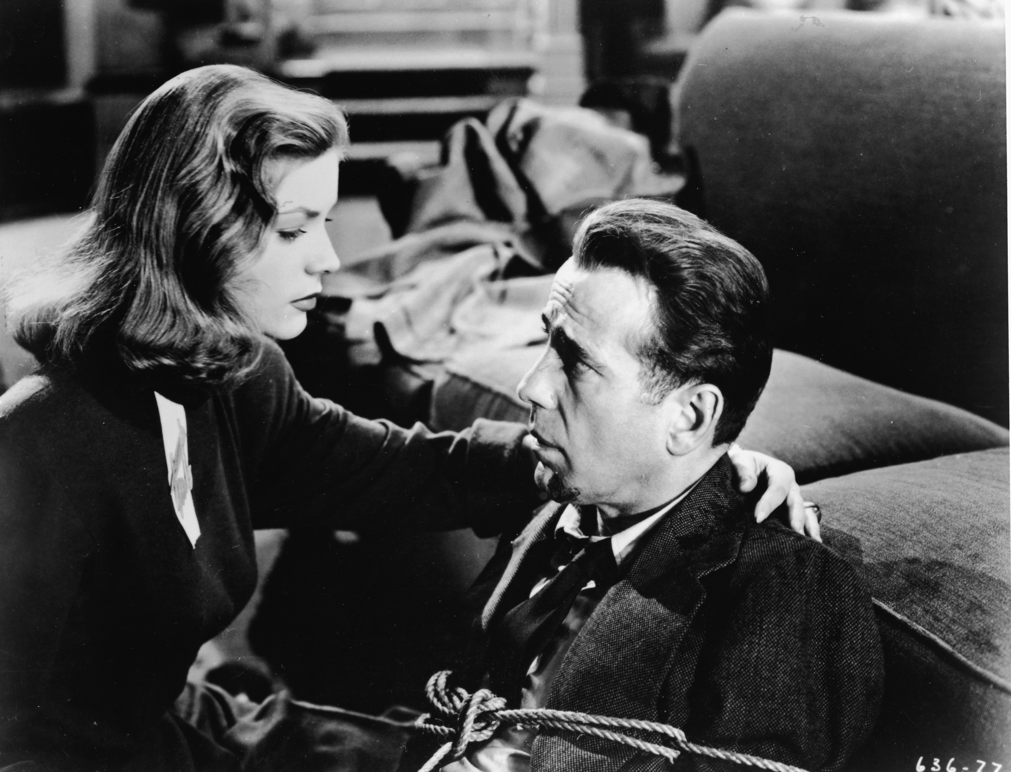 Still of Lauren Bacall and Humphrey Bogart in The Big Sleep (1946)