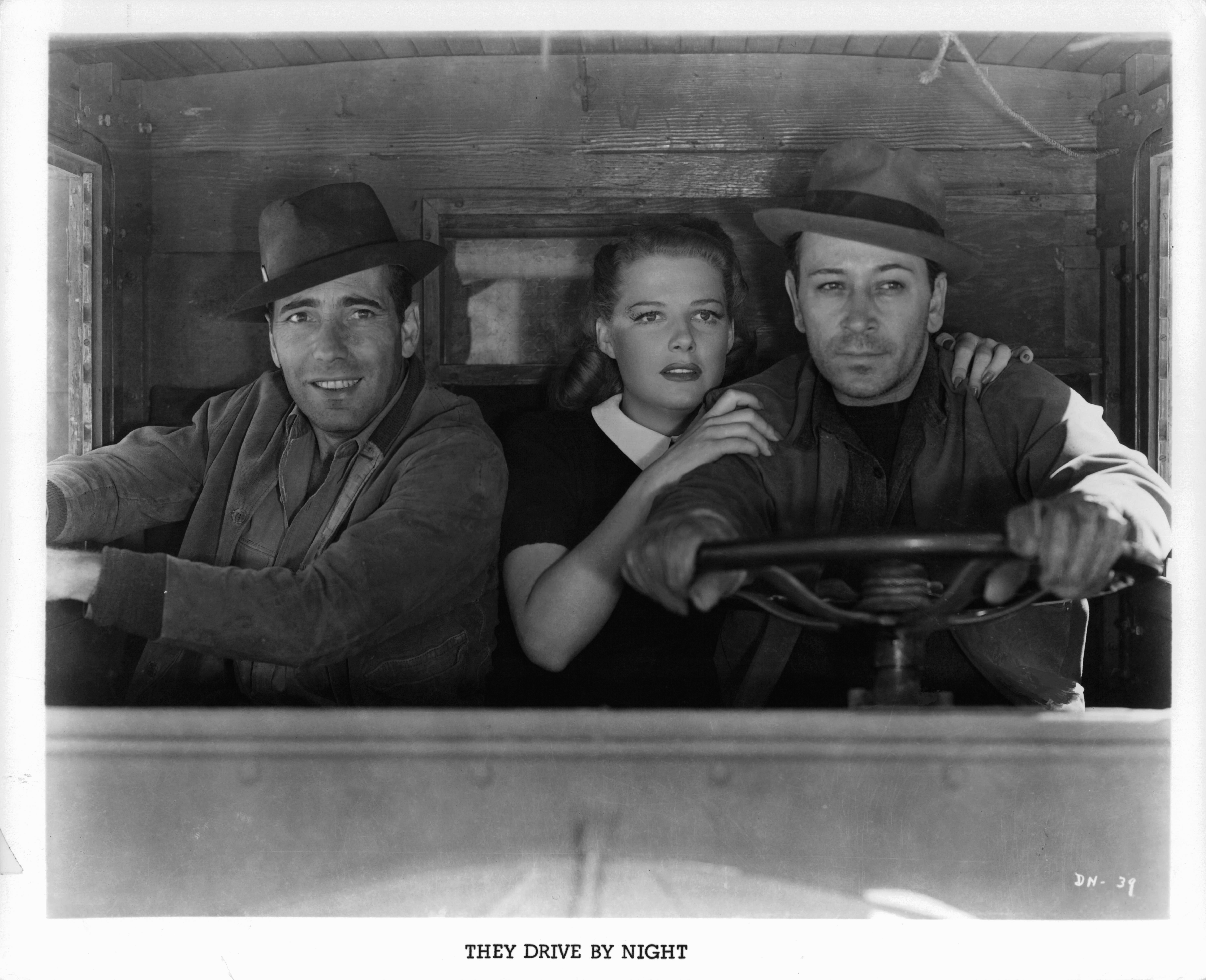 Still of Humphrey Bogart, George Raft and Ann Sheridan in They Drive by Night (1940)