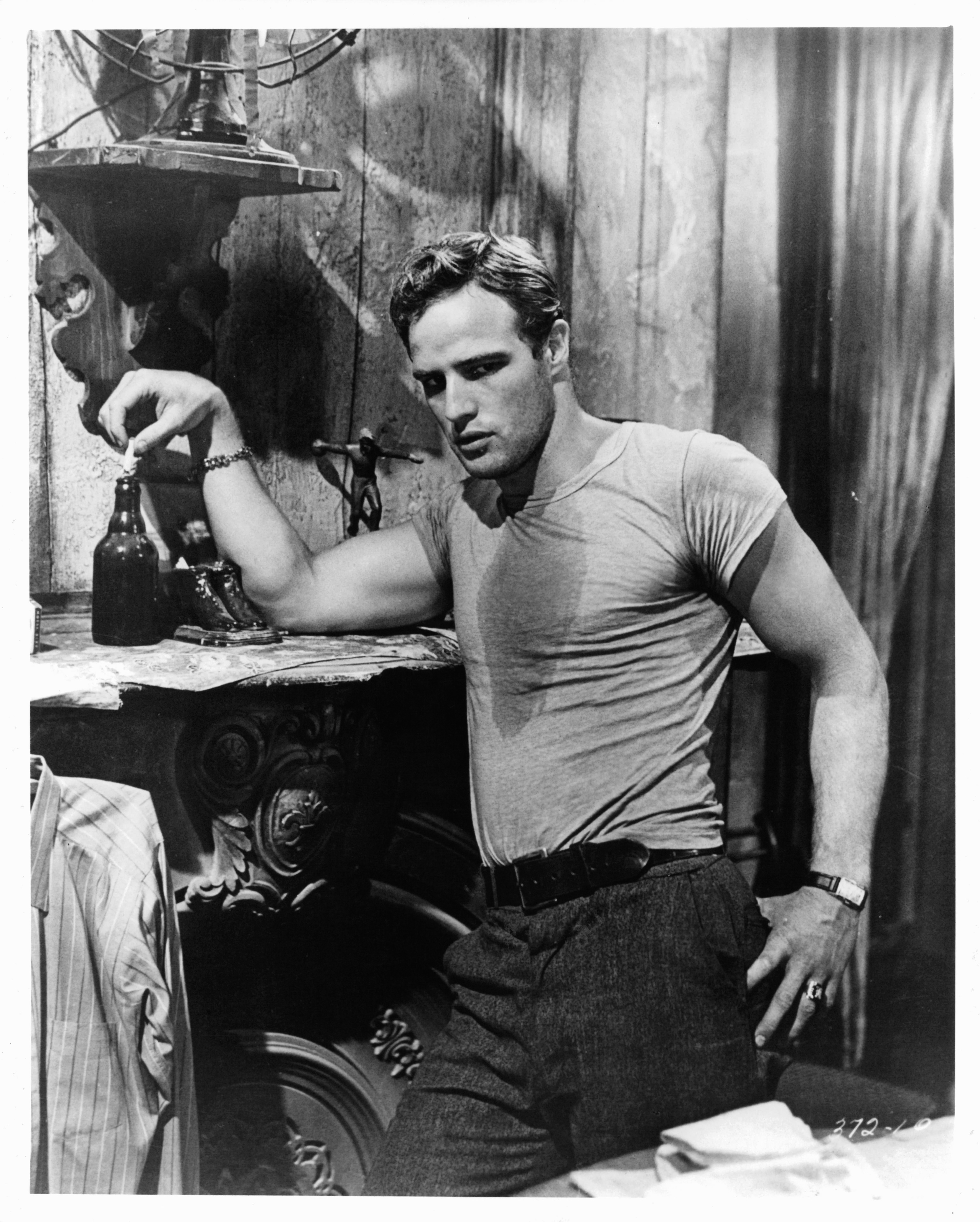 Still of Marlon Brando in A Streetcar Named Desire (1951)