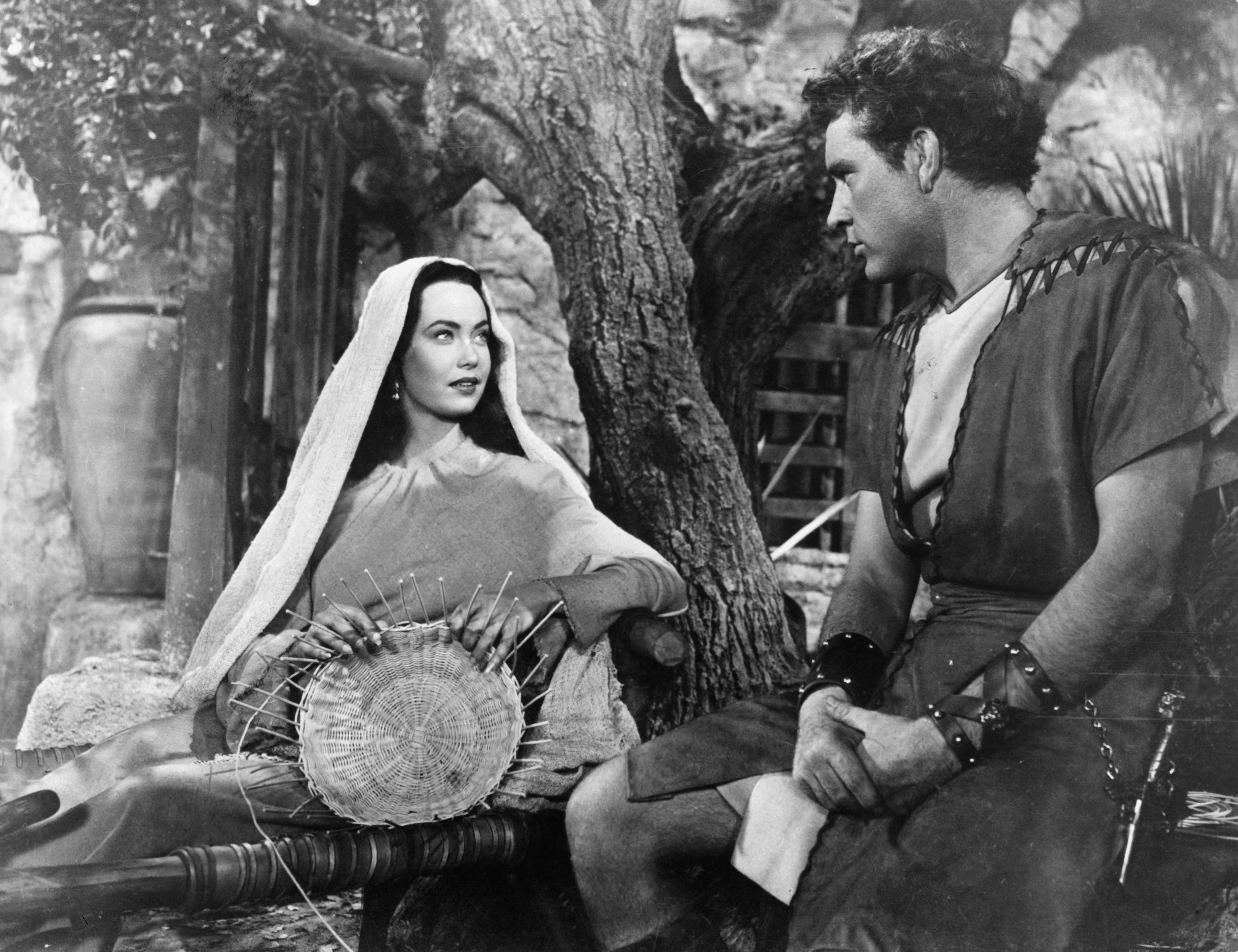 Still of Richard Burton and Betta St. John in The Robe (1953)