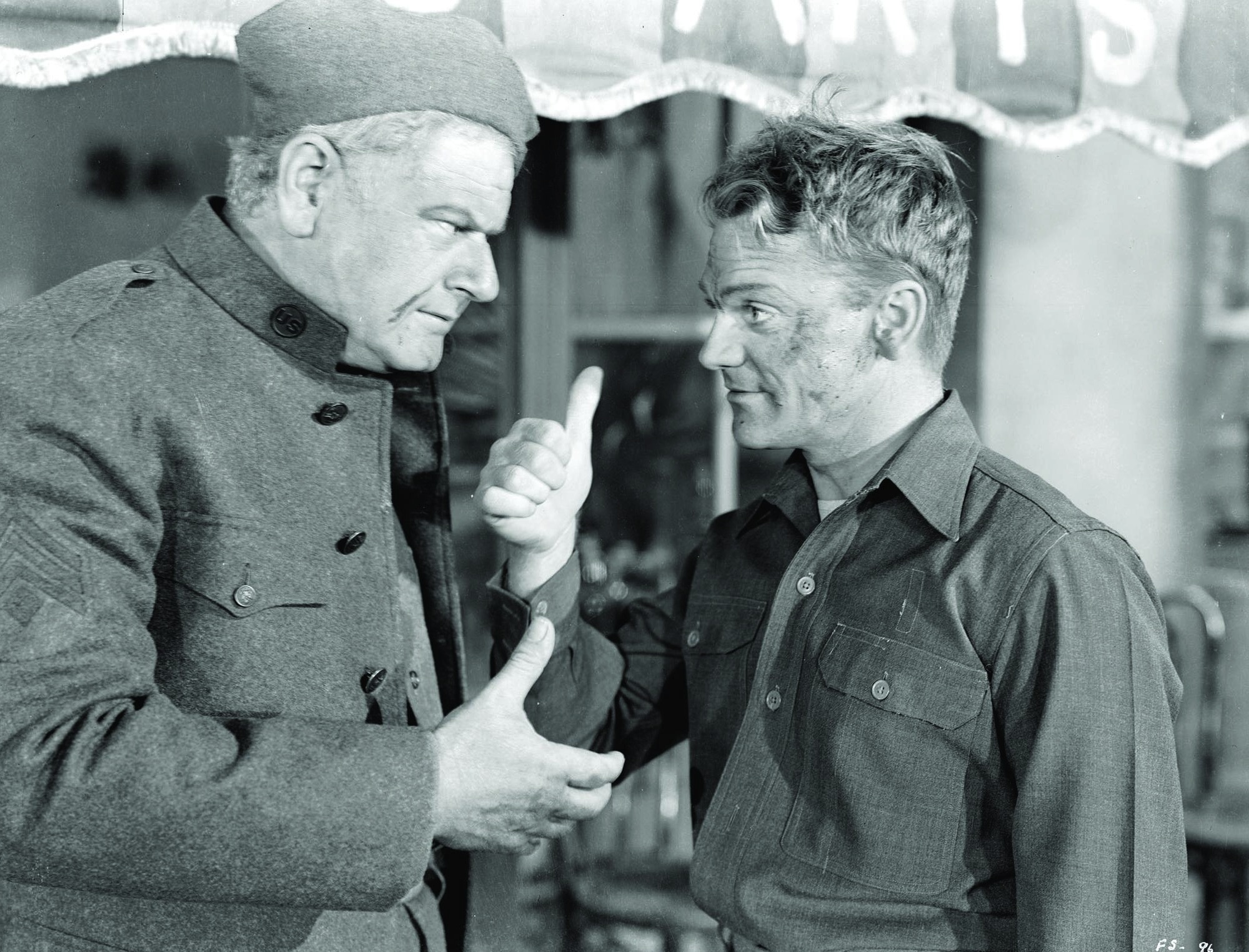 Still of James Cagney and Alan Hale in The Fighting 69th (1940)