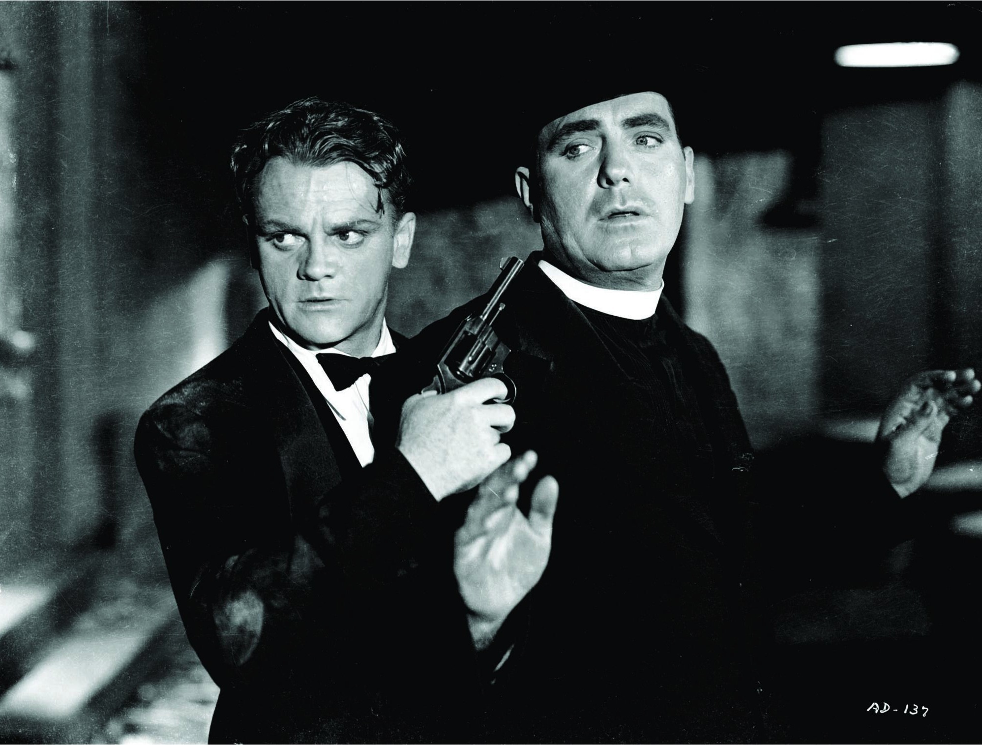 Still of James Cagney and Pat O'Brien in Angels with Dirty Faces (1938)