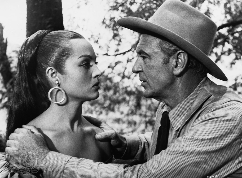 Still of Gary Cooper and Sara Montiel in Vera Cruz (1954)