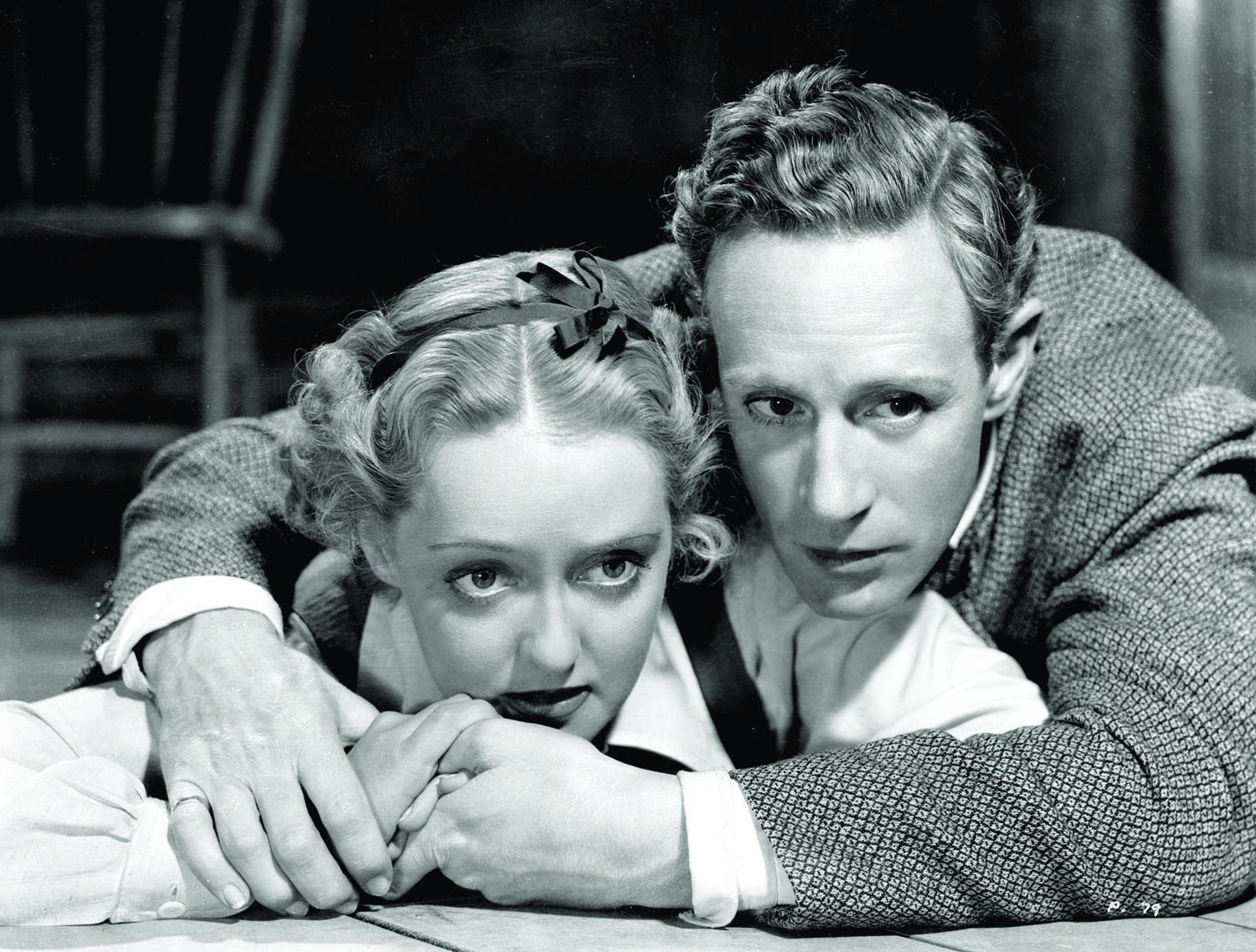 Still of Bette Davis and Leslie Howard in The Petrified Forest (1936)