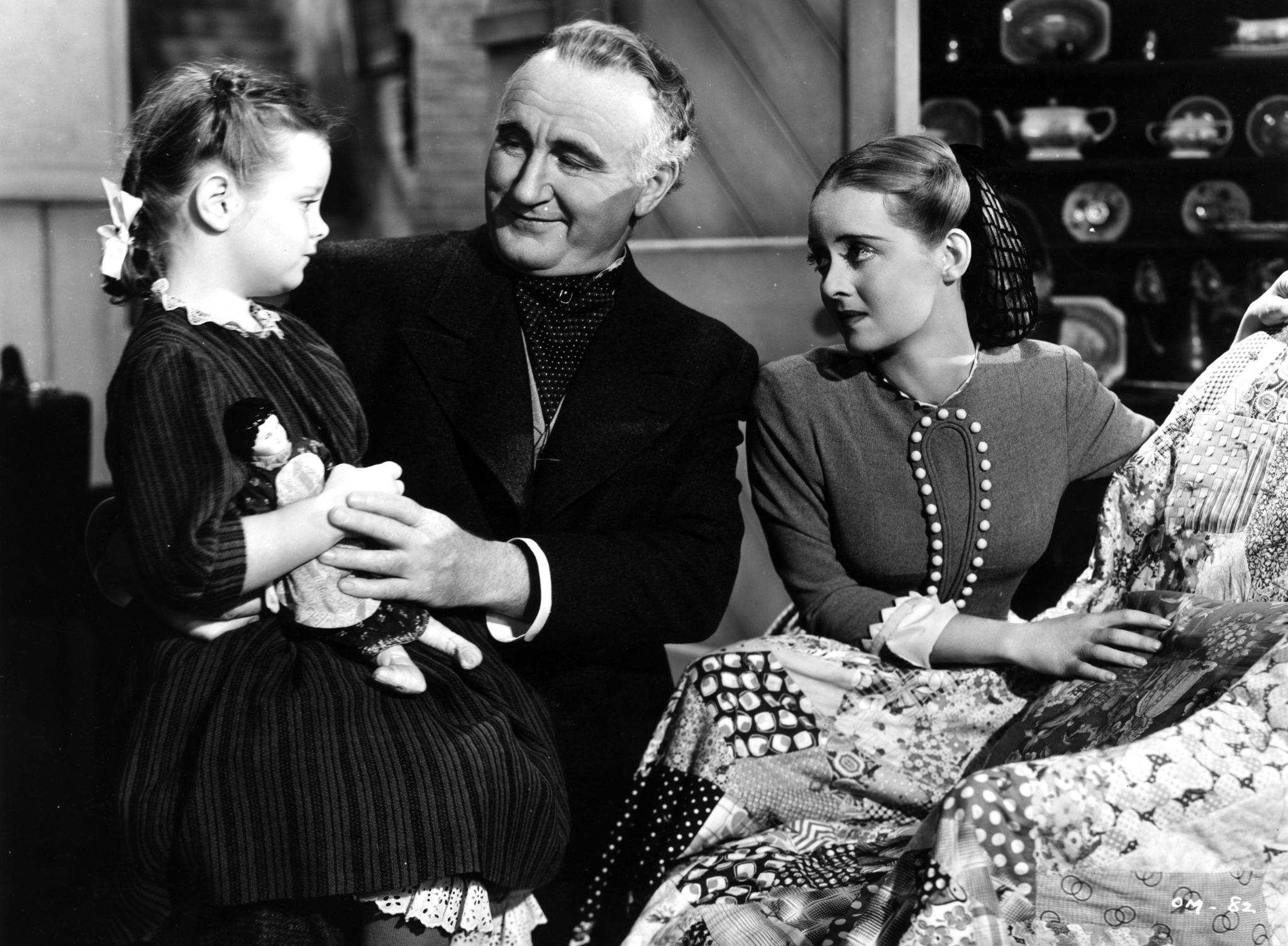 Still of Bette Davis, Marlene Burnett and Donald Crisp in The Old Maid (1939)