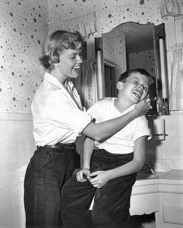 Doris Day Washing behind son Terry's ears 1950