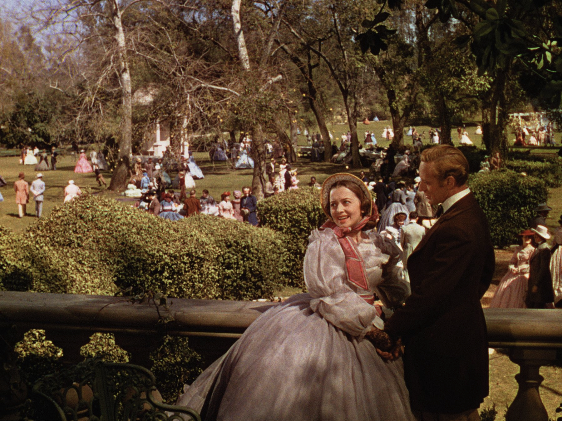 Still of Olivia de Havilland and Leslie Howard in Gone with the Wind (1939)