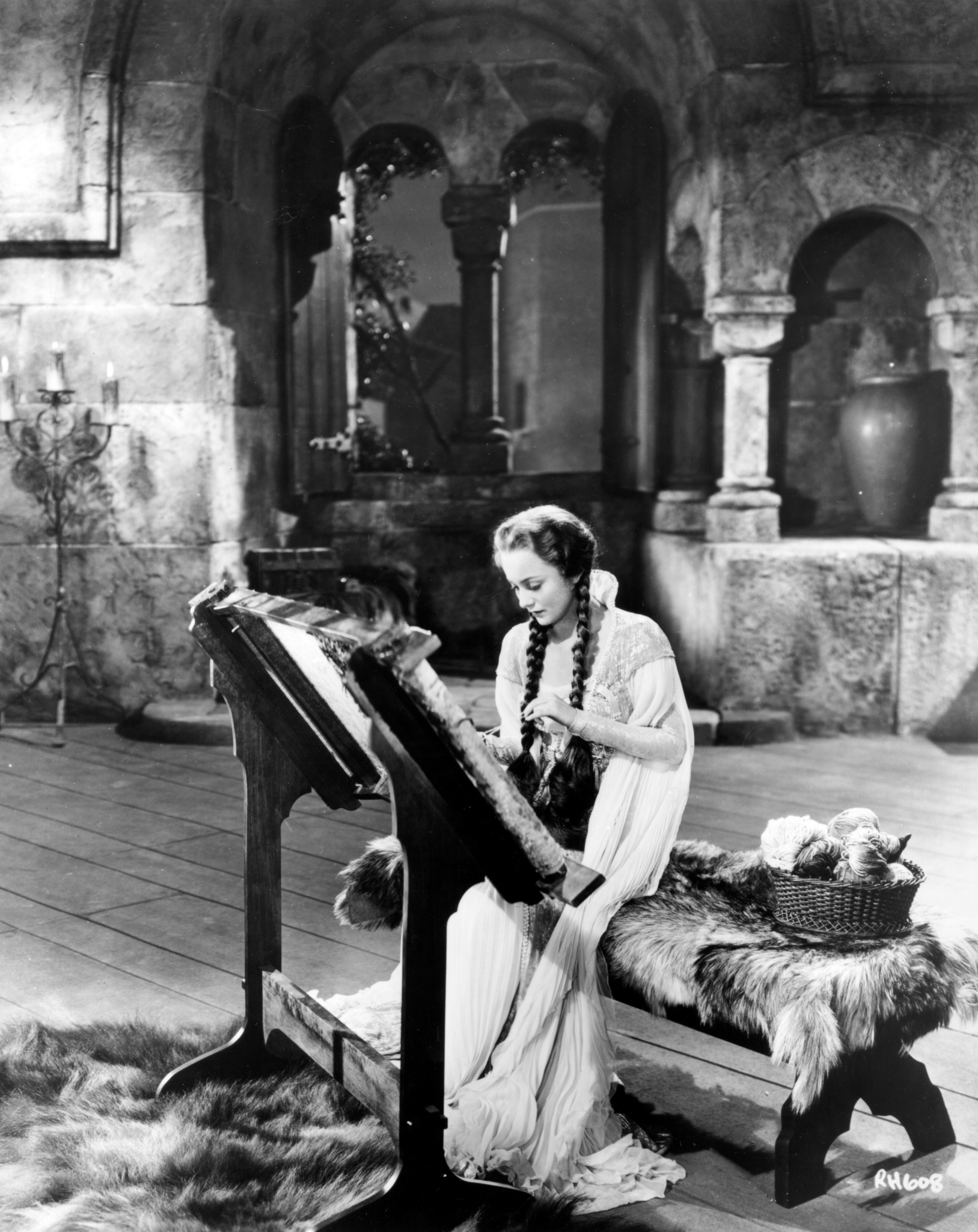 Still of Olivia de Havilland in The Adventures of Robin Hood (1938)