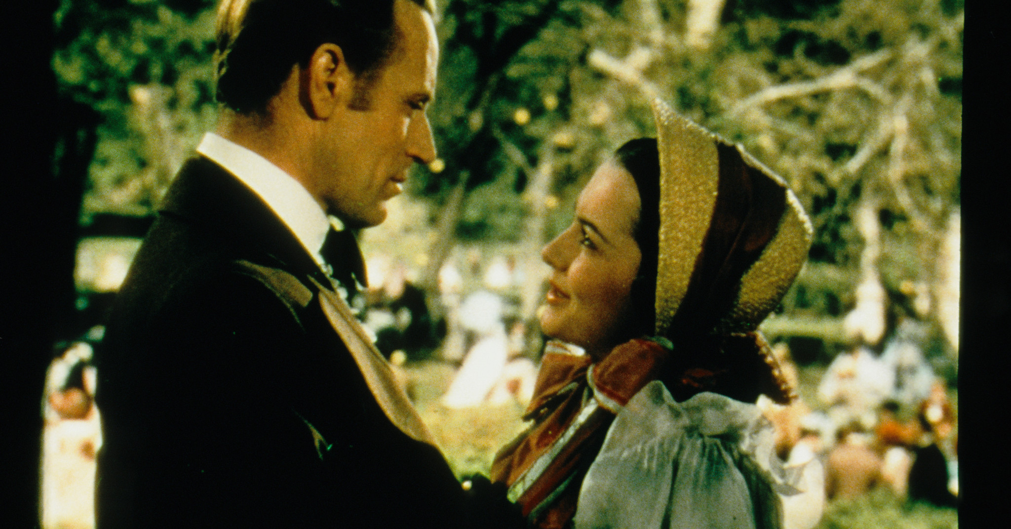 Still of Olivia de Havilland and Leslie Howard in Gone with the Wind (1939)