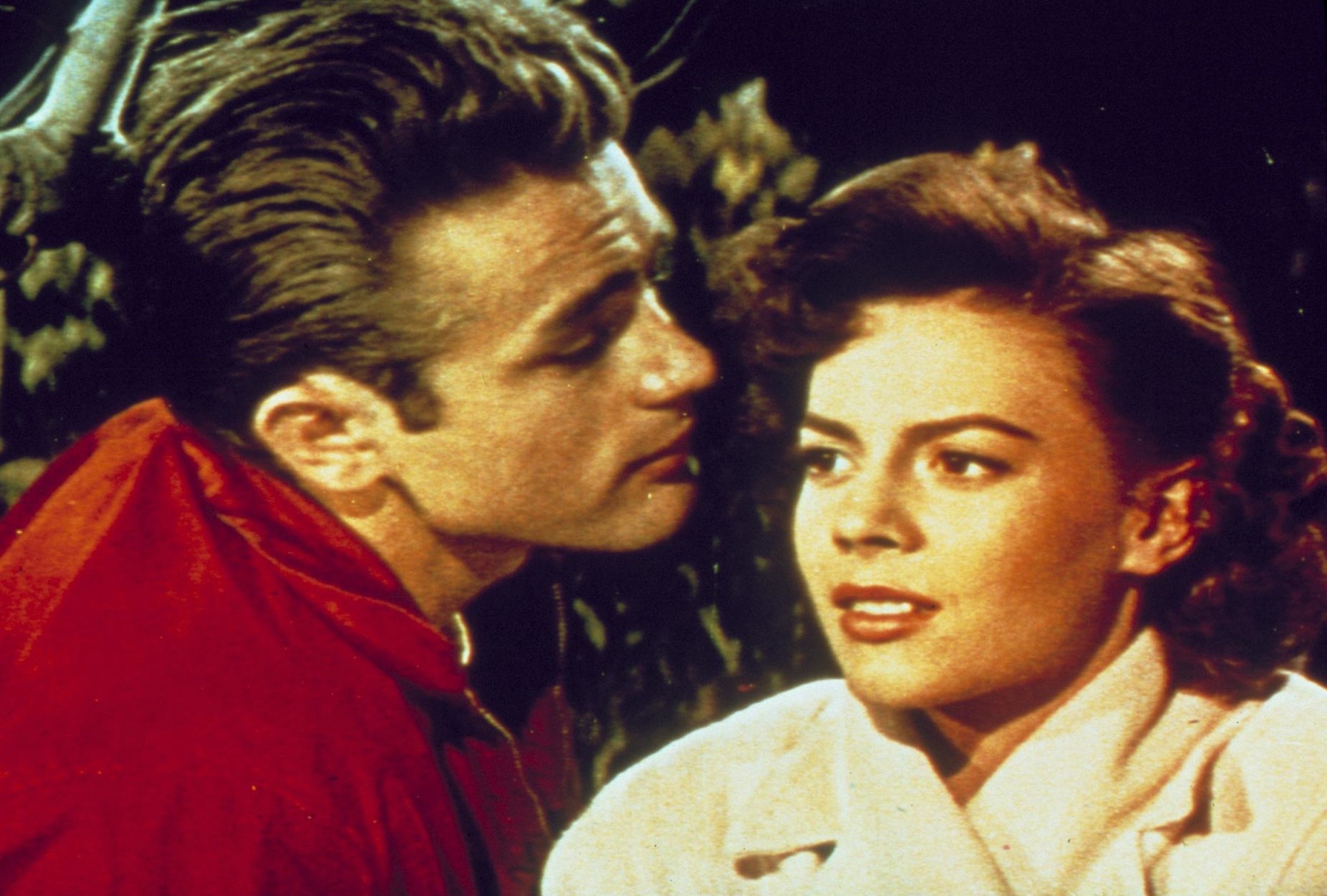 Still of James Dean and Natalie Wood in Rebel Without a Cause (1955)