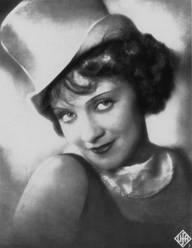 Marlene Dietrich in Der blaue Engel (1930)