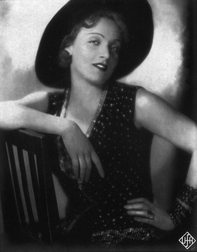 Still of Marlene Dietrich in Der blaue Engel (1930)