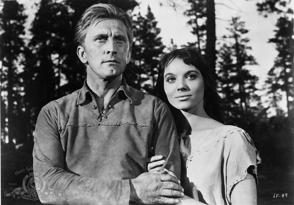 Still of Kirk Douglas and Elsa Martinelli in The Indian Fighter (1955)