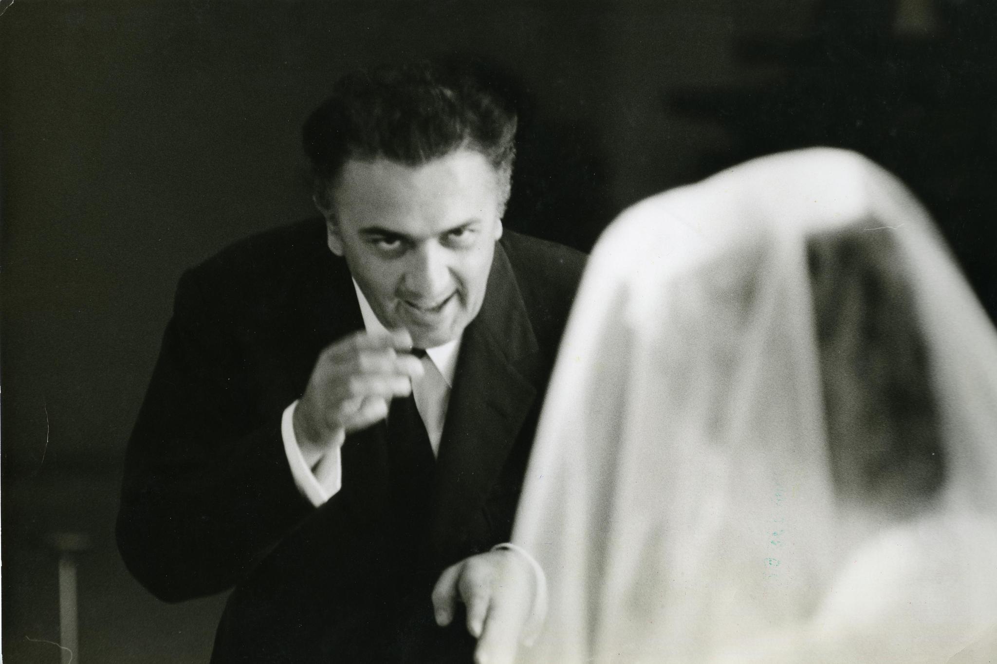 Still of Federico Fellini in 8½ (1963)