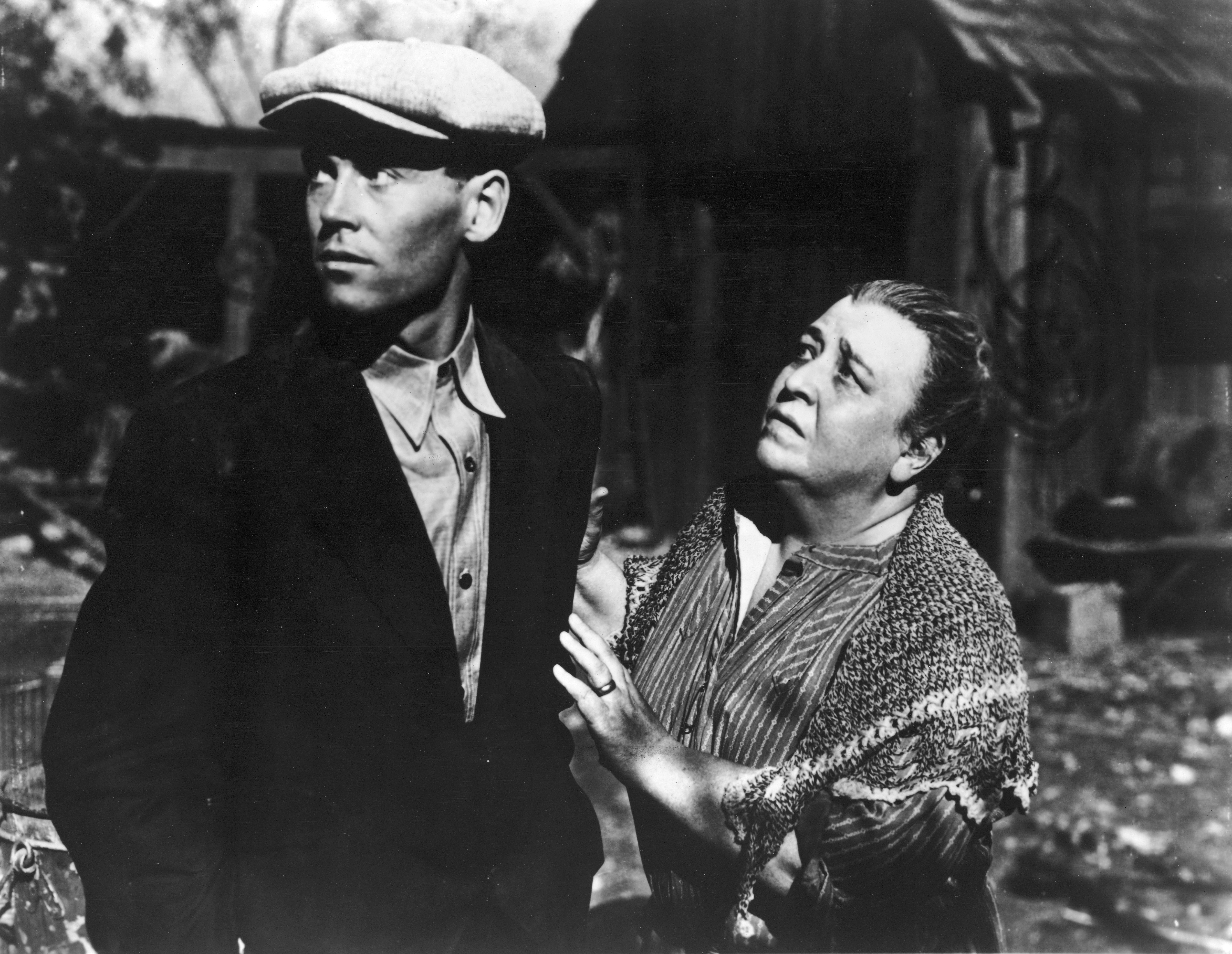 Still of Henry Fonda and Jane Darwell in The Grapes of Wrath (1940)