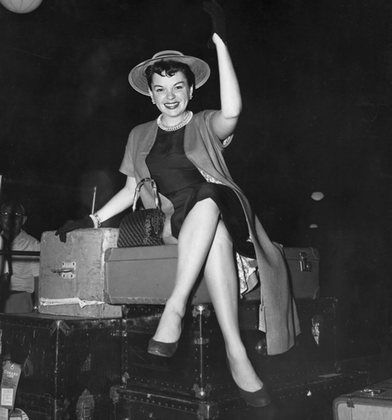 Judy Garland en route to Paris August 1954