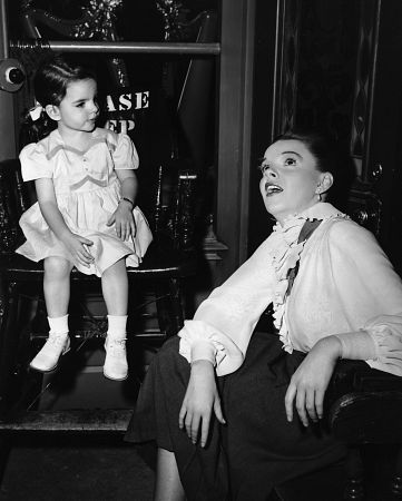 Judy Garland with daughter Liza On the set of 