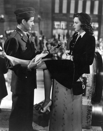 Robert Walker, Judy Garland Film Set Clock, The (1945) 0037604 MGM