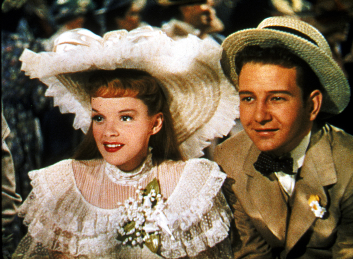 Still of Judy Garland and Tom Drake in Meet Me in St. Louis (1944)