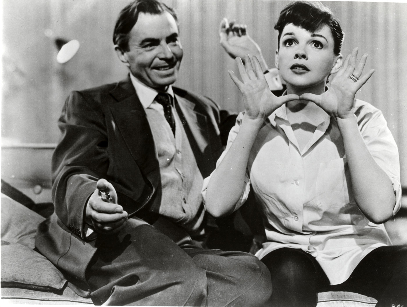 Still of Judy Garland and James Mason in A Star Is Born (1954)