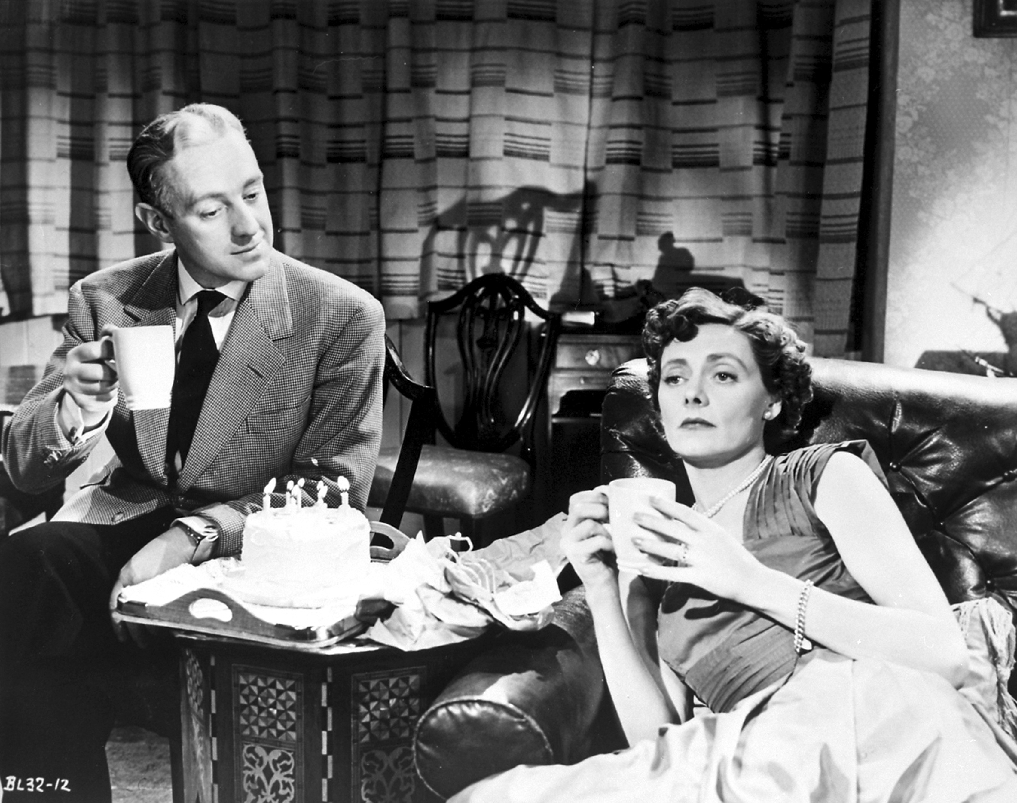 Still of Alec Guinness and Celia Johnson in The Captain's Paradise (1953)
