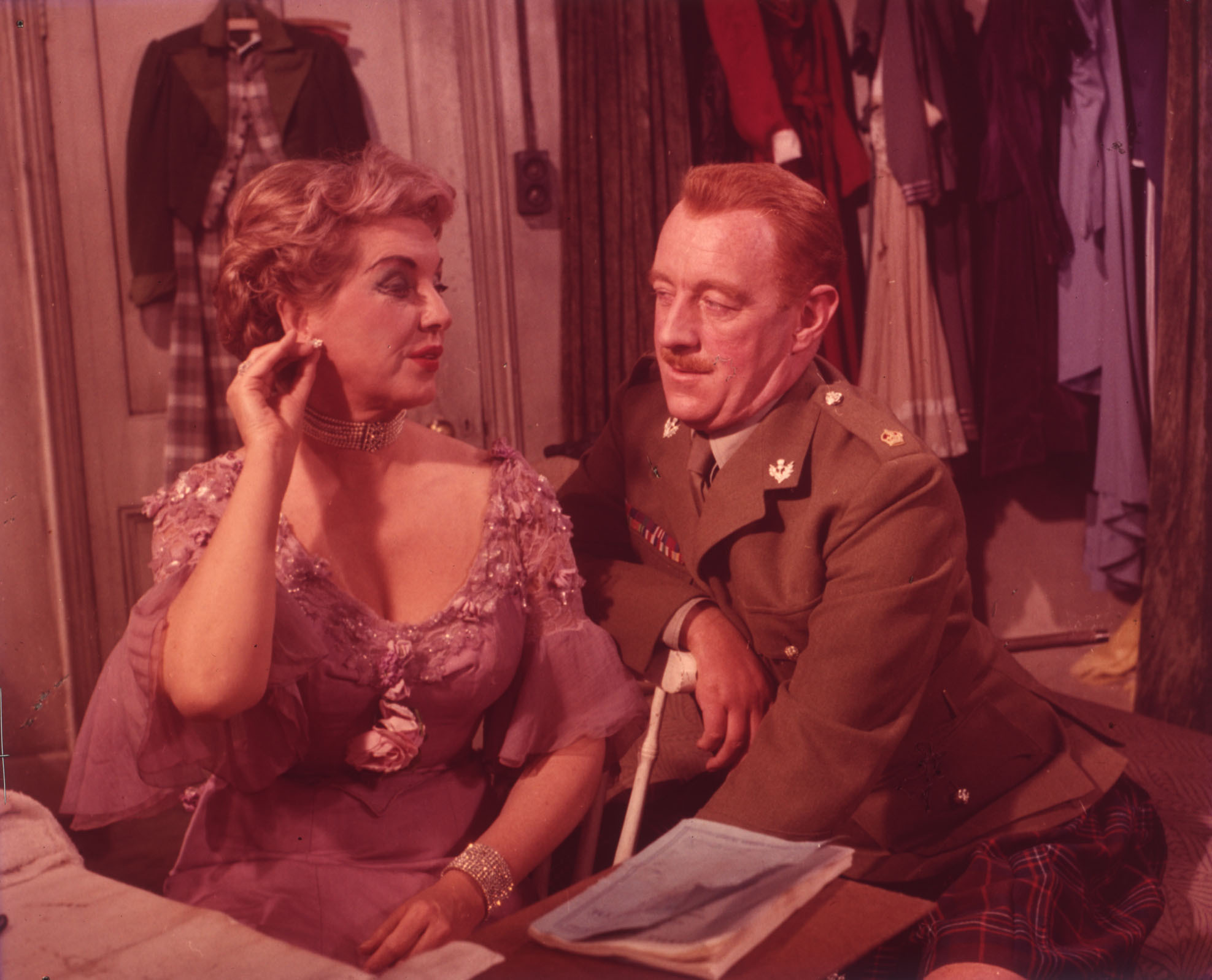 Still of Alec Guinness in Tunes of Glory (1960)
