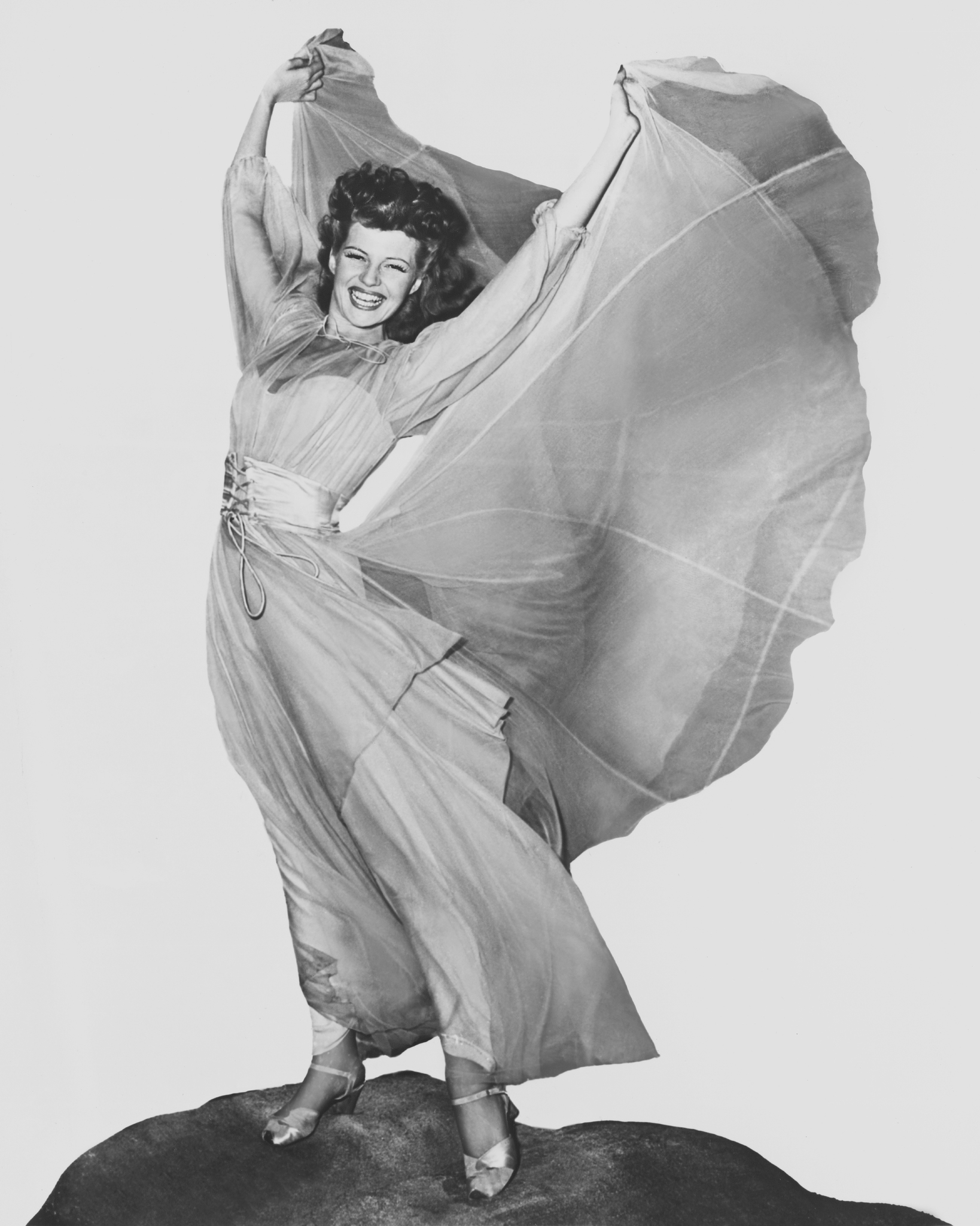 Still of Rita Hayworth in Cover Girl (1944)
