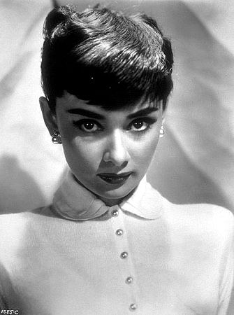 33-1 Audrey Hepburn C. 1952