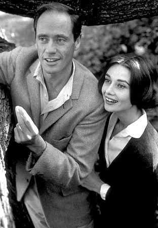 33-101 Audrey Hepburn and Mel Ferrer in their backyard Los Angeles, CA