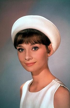 33-1003 Audrey Hepburn C. 1966