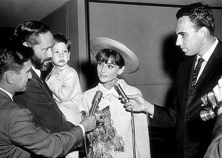 33-1112 Audrey Hepburn, husband Mel Ferrer and son Sean