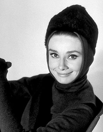 33-2313 Audrey Hepburn C. 1964
