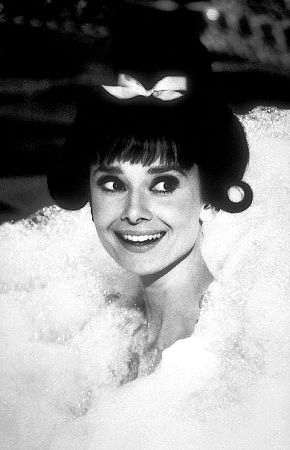 33-2235 Audrey Hepburn on the set of 