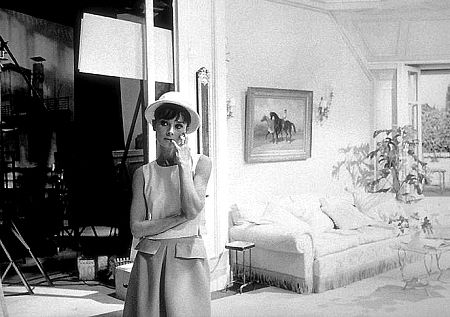 33-1037 Audrey Hepburn on the set of 