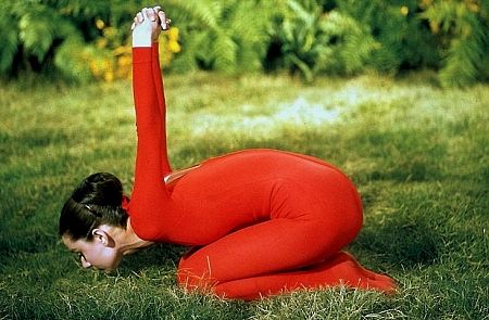 33-2270 Audrey Hepburn doing exercises on the MGM set of 
