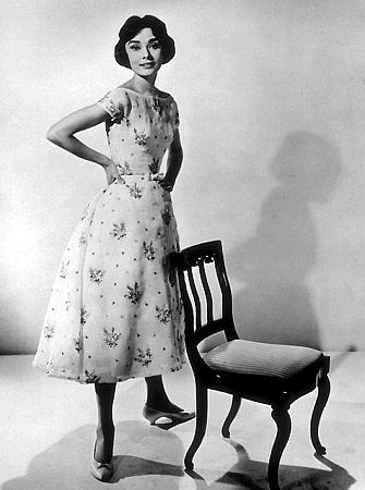 33-359 Audrey Hepburn C. 1957