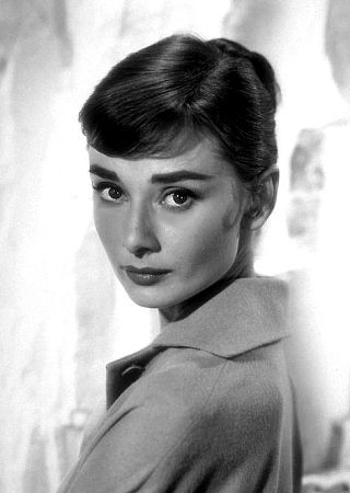 33-2291 Audrey Hepburn C. 1957