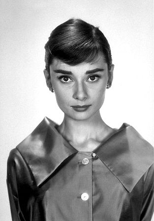 33-2292 Audrey Hepburn C. 1957