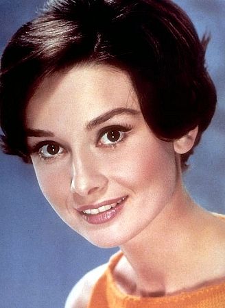 33-363 Audrey Hepburn C. 1956