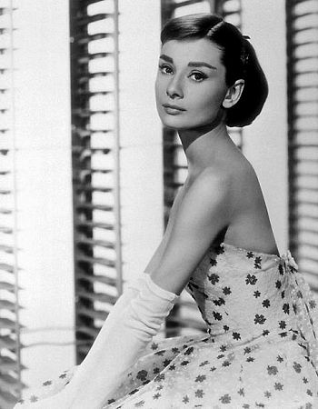 33-207 Audrey Hepburn