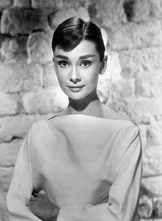 33-352 Audrey Hepburn C. 1954