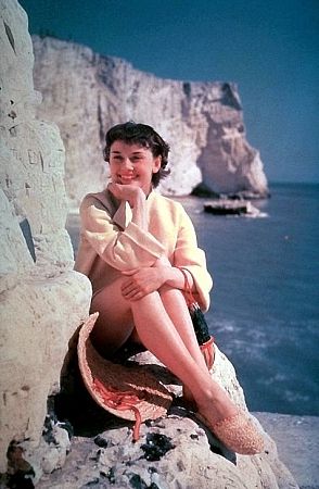 33-2278 Audrey Hepburn C. 1954