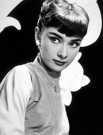 33-345 Audrey Hepburn C. 1952