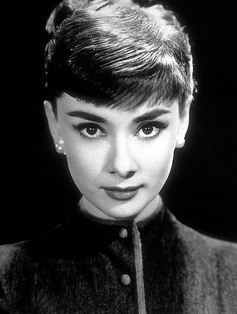 33-347 Audrey Hepburn C. 1952
