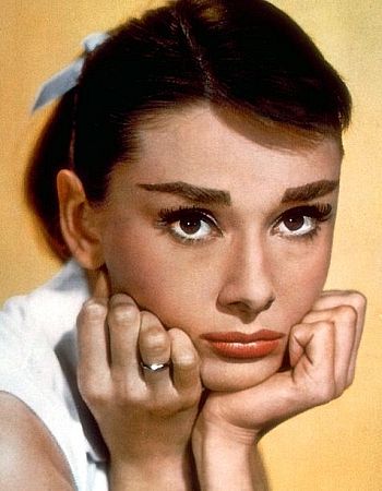 33-364 Audrey Hepburn C. 1952